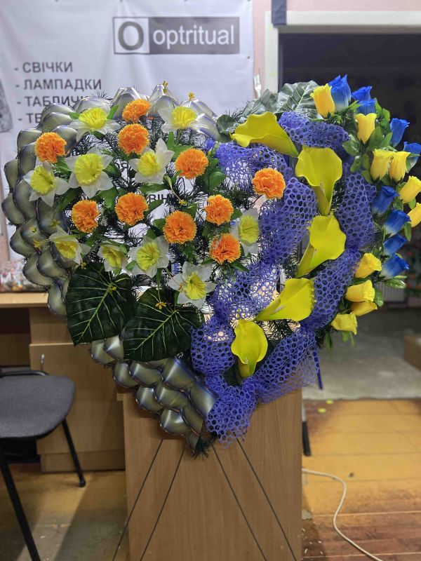 Ритуальні товари Вінок у формі серця 155-100 см Ритуальні товари Вінок у формі серця 155-100 см