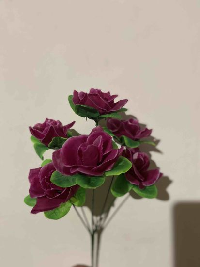 Троянда з листочком 6 голів vv0039100